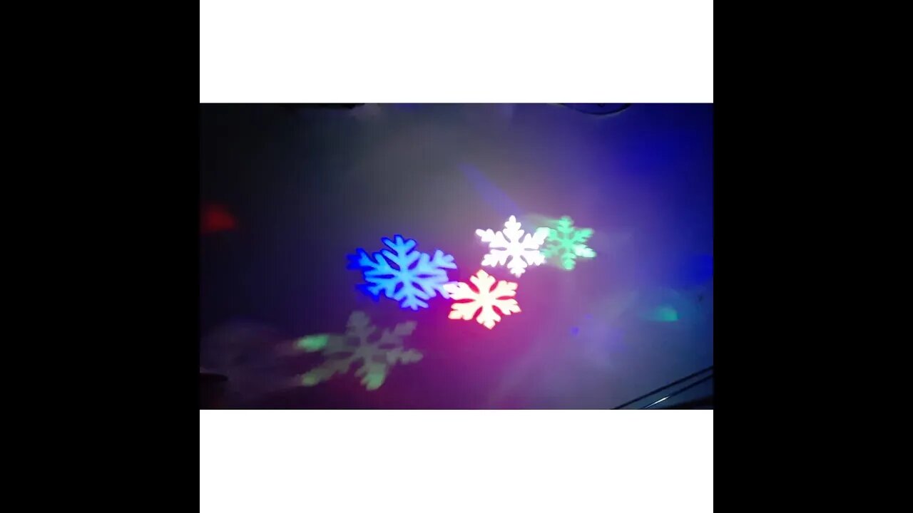 eLUKShop prezinta:-Proiector lumini laser decor pentru casa de Craciun