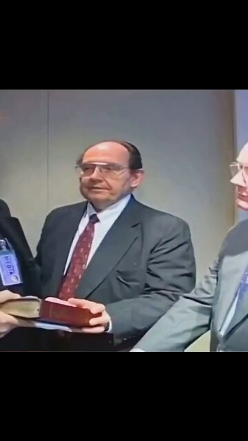 PROOF THE MOON LANDING WAS FAKE!