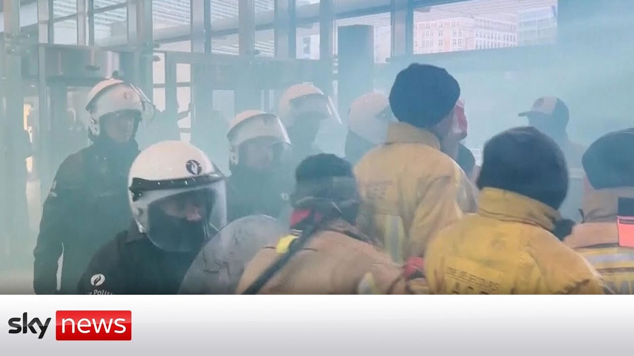 Firefighters storm European Commission headquarters over working conditions