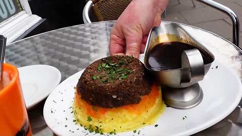 The one thing you MUST eat in Edinburgh 🏴󠁧󠁢󠁳󠁣󠁴󠁿 HAGGIS Food Tour