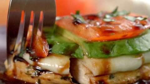 How to prepare delicious Chicken Caprese