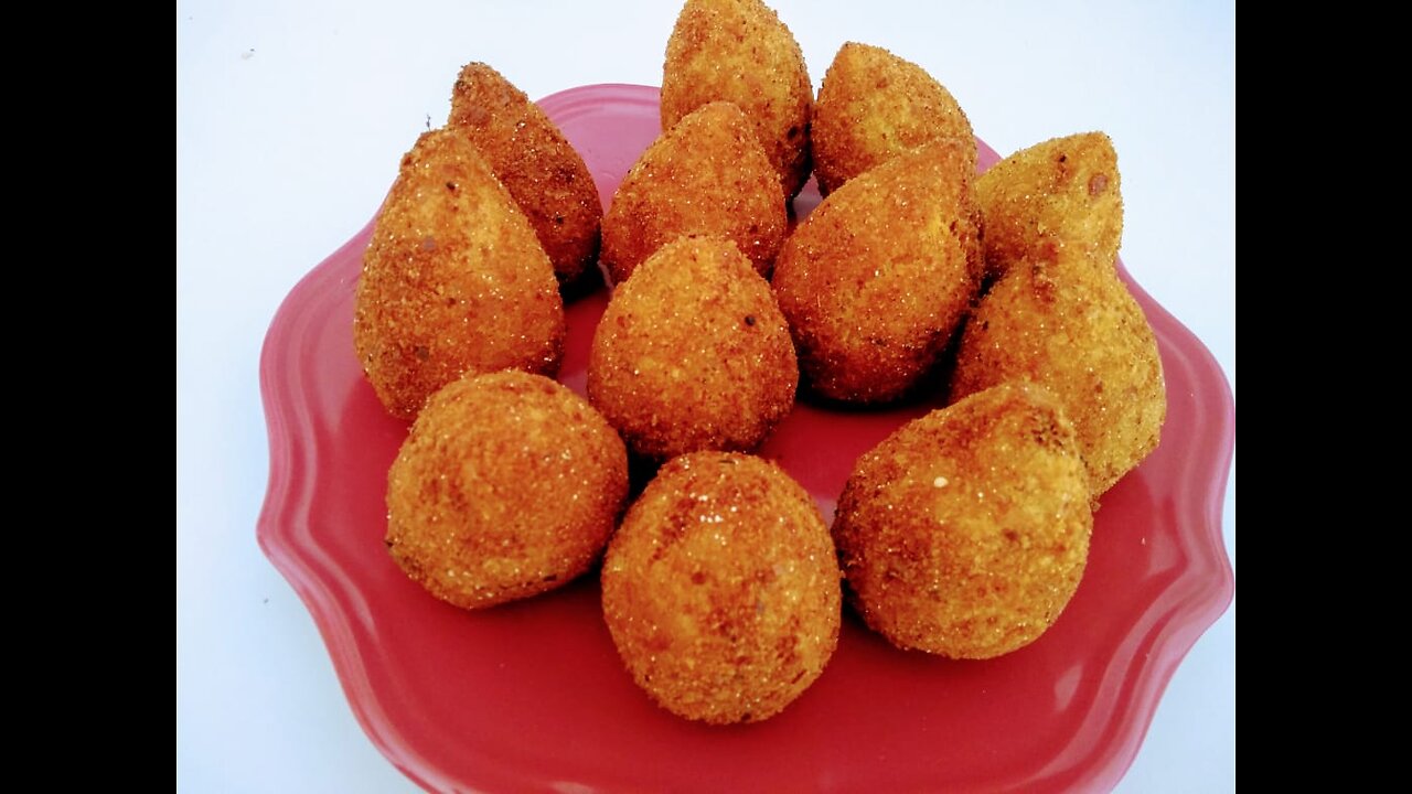 COXINHA CAIPIRA DE GALINHA COM FARINHA DE MILHO