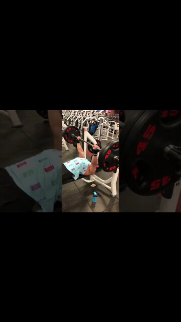 225lb Bench Press for 22 Reps