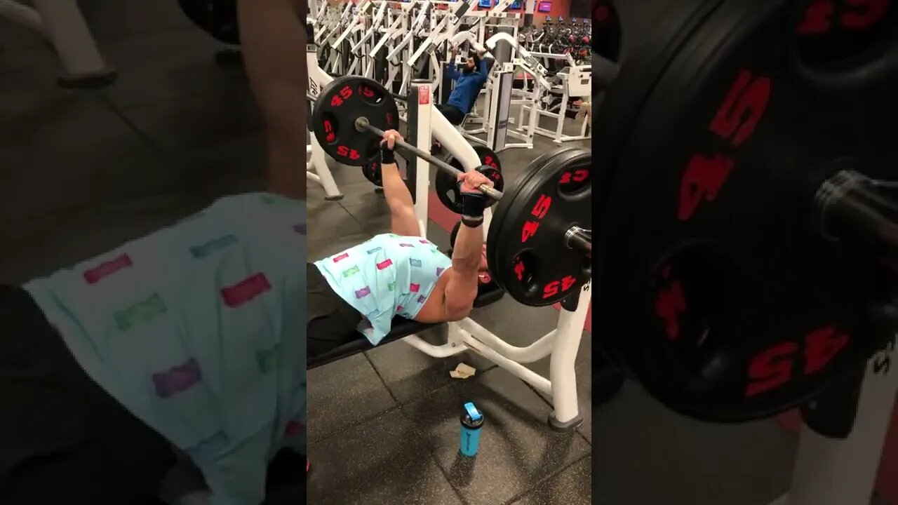 225lb Bench Press for 22 Reps