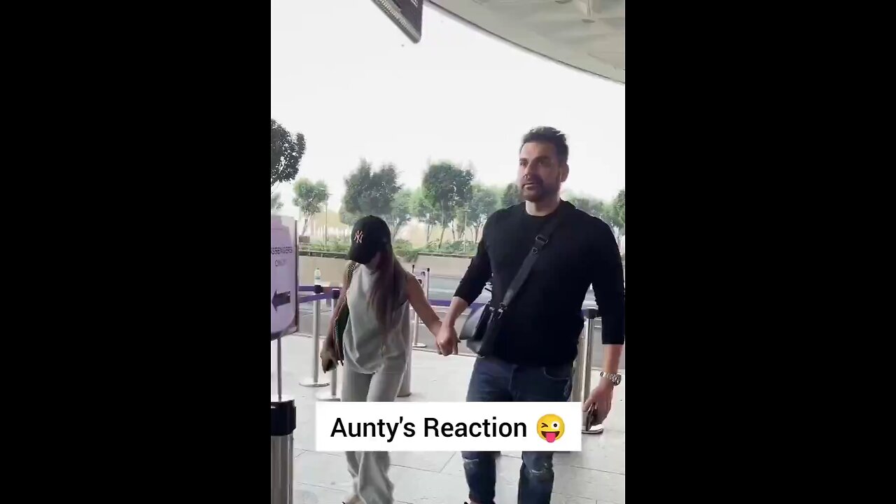 Funny aunty reaction 🤣🤣