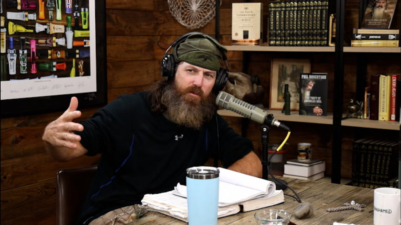 Jase’s Very Special Announcement & Why Phil Gained Compassion After Witnessing Childbirth | Ep 389