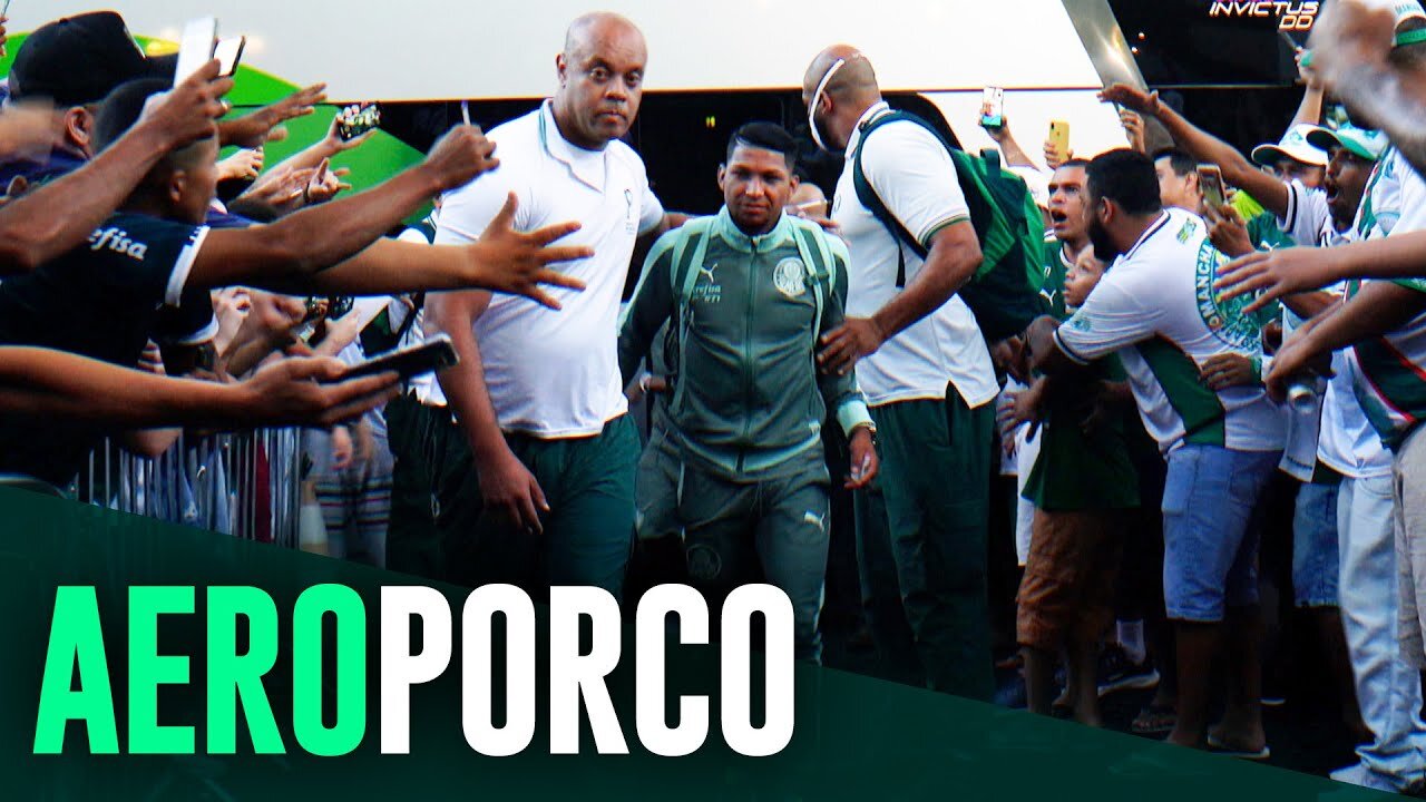 TORCIDA FAZ FESTA NA CHEGADA DO PALMEIRAS À GOIÂNIA