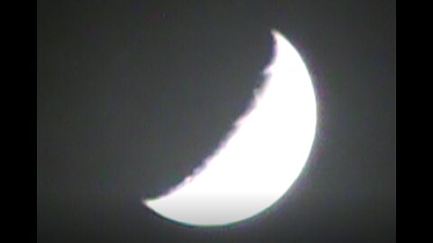 5JUN22 Luna (Moon) Peek In 2 M2U01494