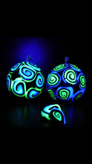 Making Fluorescent candles