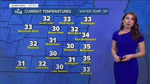 Light snow showers move through Thursday