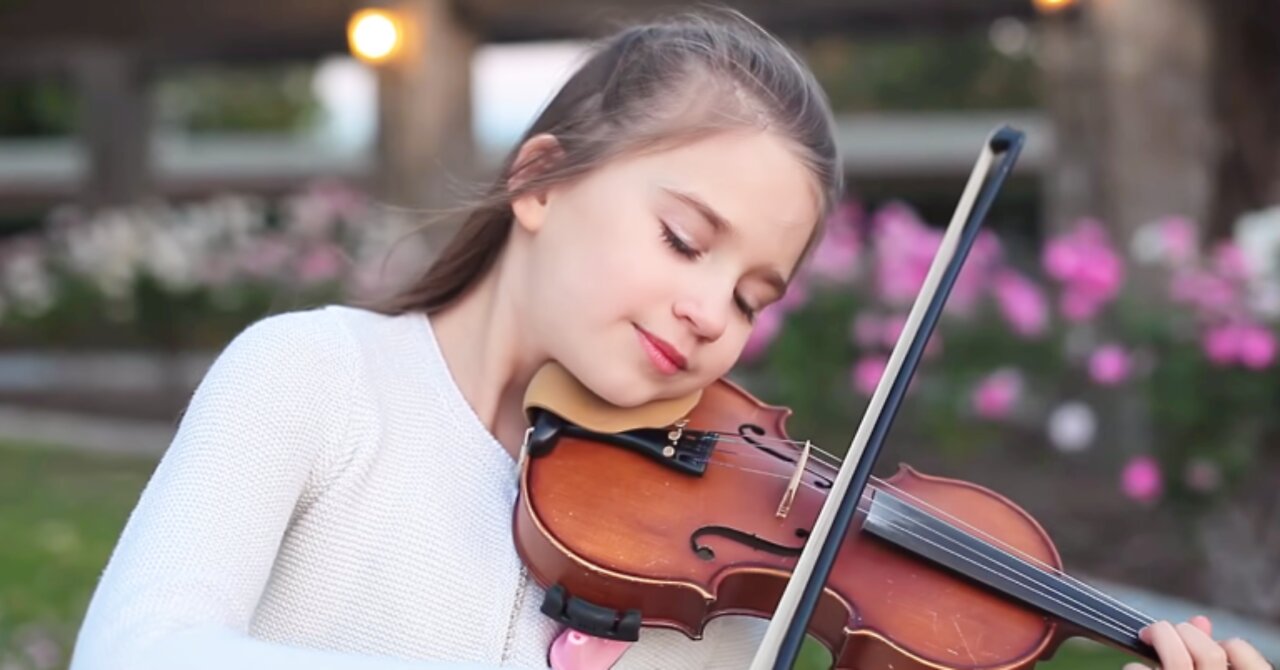 Karolina Protsenko Violin - Street Performance - Lambada