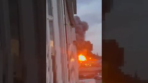 💢Russian strike on target in Odessa from earlier. 👉 Who knows what it was?