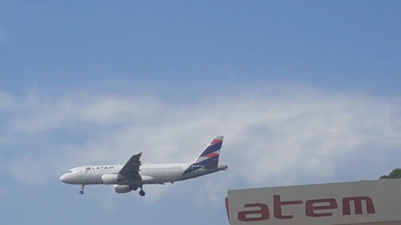 Airbus A320 PR-TYA vindo de Guarulhos antes de pousar em Manaus