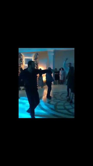 ПАРНИ ТАНЦУЮТ ИНДИЙСКИЙ ТАНЕЦ НА СВАДЬБЕ#shorts