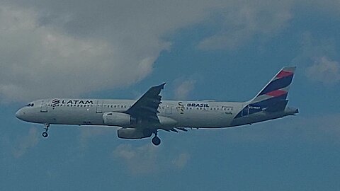 Airbus A321 PT-MXD coming from Guarulhos to ManausManaus