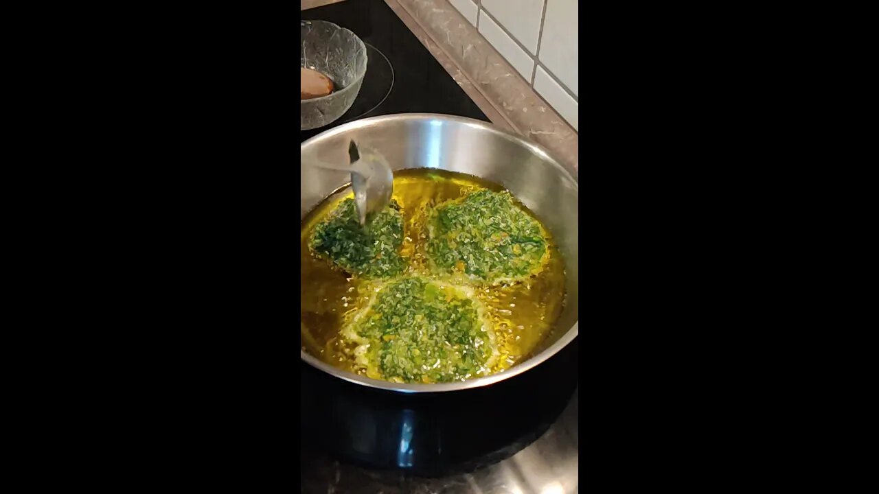 Wild fennel pancakes, a yummie Italian recipe (ingredients in the subtitles)