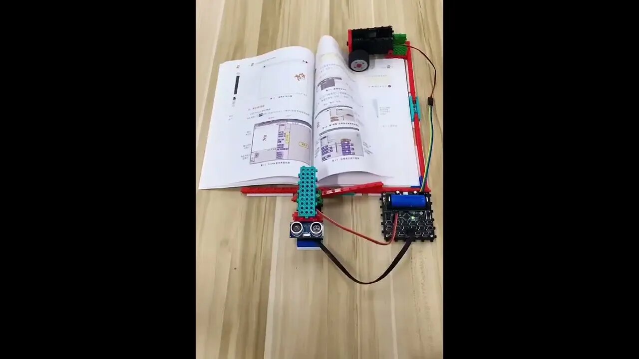 This is how engineers study... While playing with Lego 🤣Credit: Licky Li