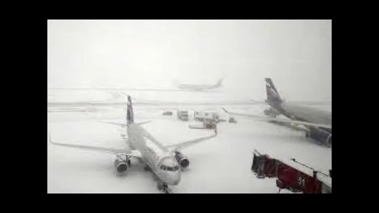 Weighty snow in Moscow: Flights dropped