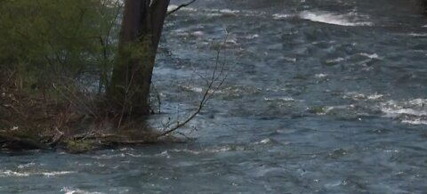 Kayaker helps save 5-year-old in Kent