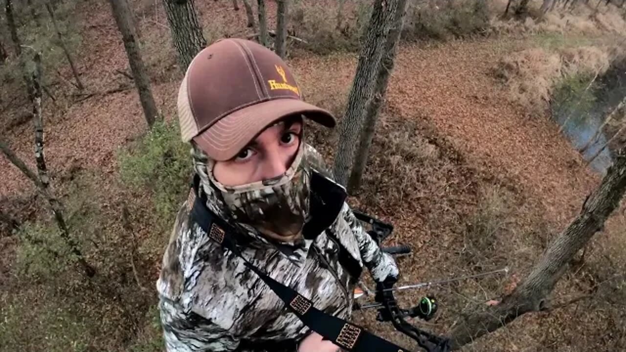 Late Season Bowhunt for Whitetail Deer in Illinois