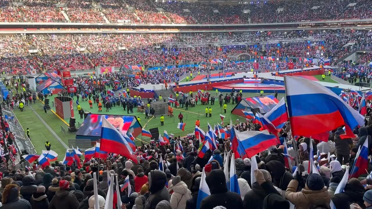 Russian waiting for Putin to arrive