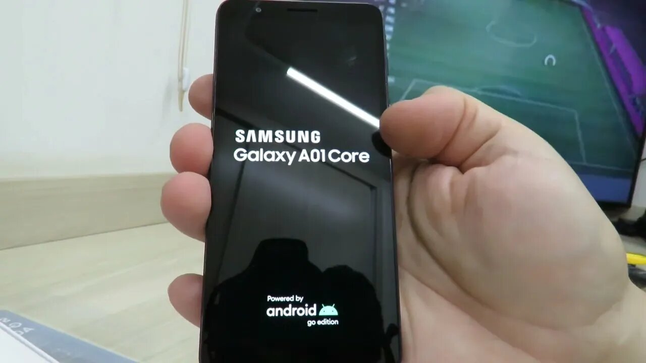 Smartphone Samsung Galaxy A01 Core 32GB Preto - Processador Quad-Core 2GB RAM Câm.8MP + Selfie 5MP