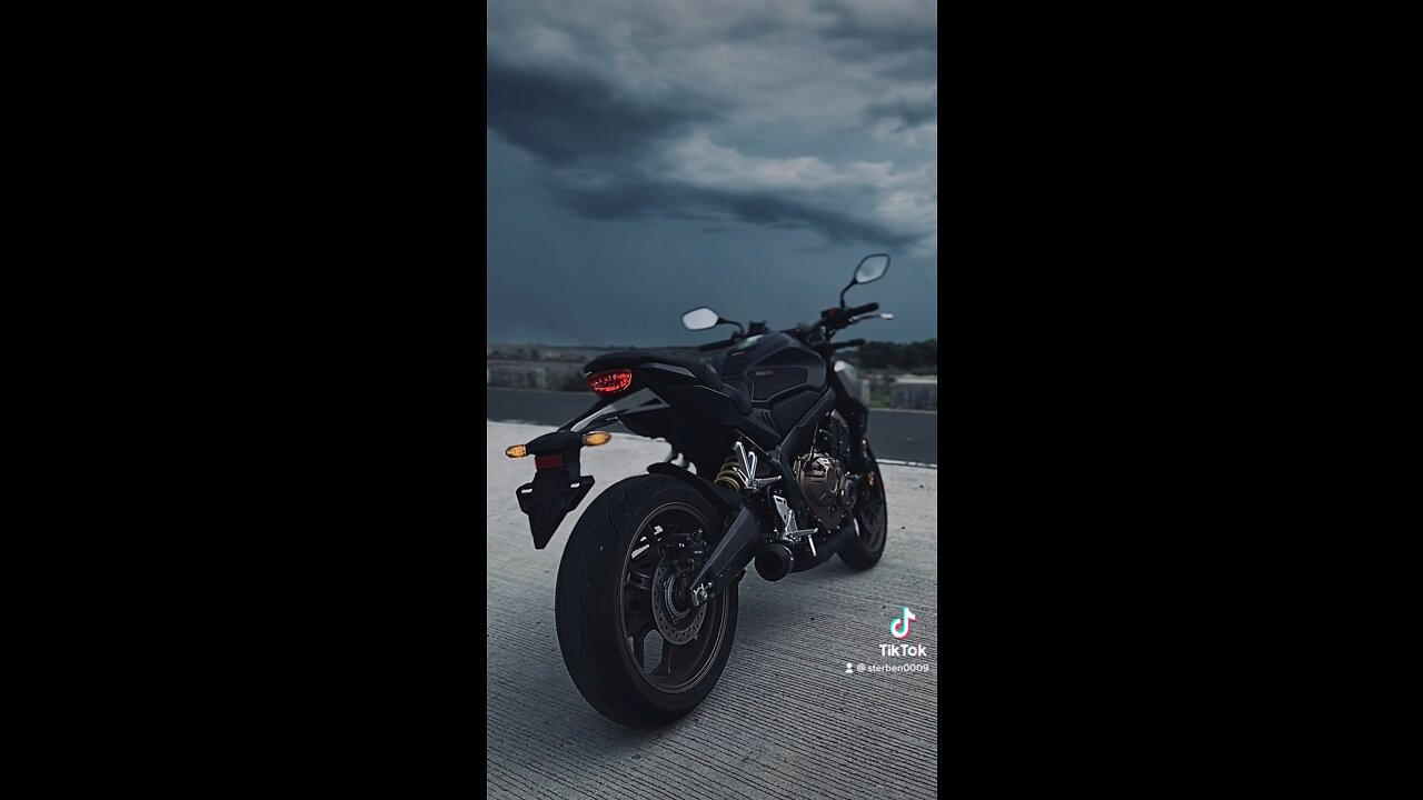 HONDA CB650R IN BLACK