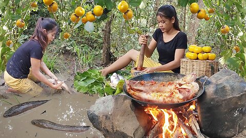 Fish braised spicy delicious and wild persimmon fruit - Survival cooking un jungle