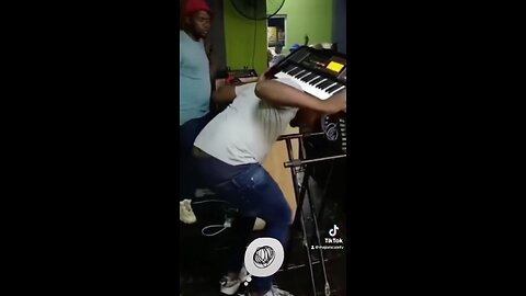 This is why you should’ve let everyone borrow your instrument lol 🎹💥👋🏾
