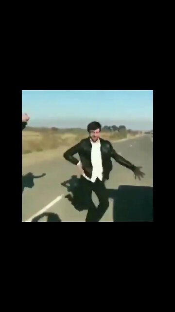 ШУТОЧНАЯ ЛЕЗГИНКА ПАРЕНЬ КЛАССНО ТАНЦУЕТ ЛЕЗГИНКА #shorts