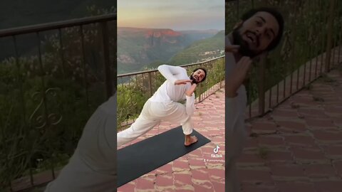 Learn the Warrior twist with me