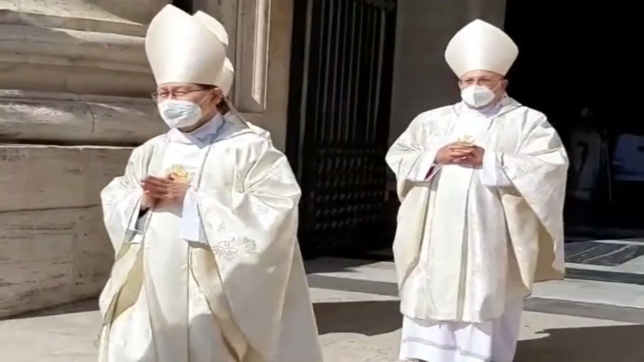 Dificultoso caminar del Papa Francisco - Dios lo bendiga y proteja siempre!!!