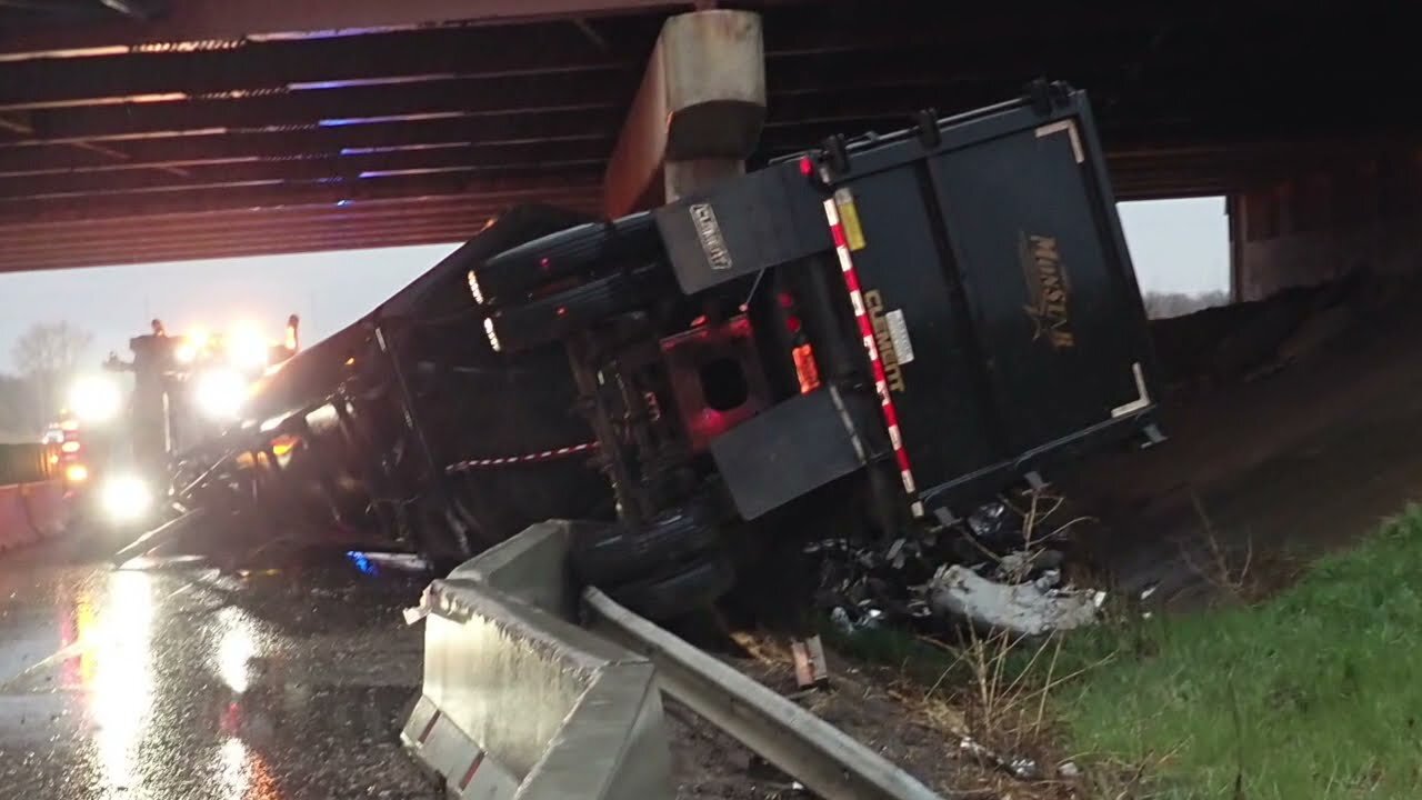 How did this semi truck get sideways¿ (Caught on camera)