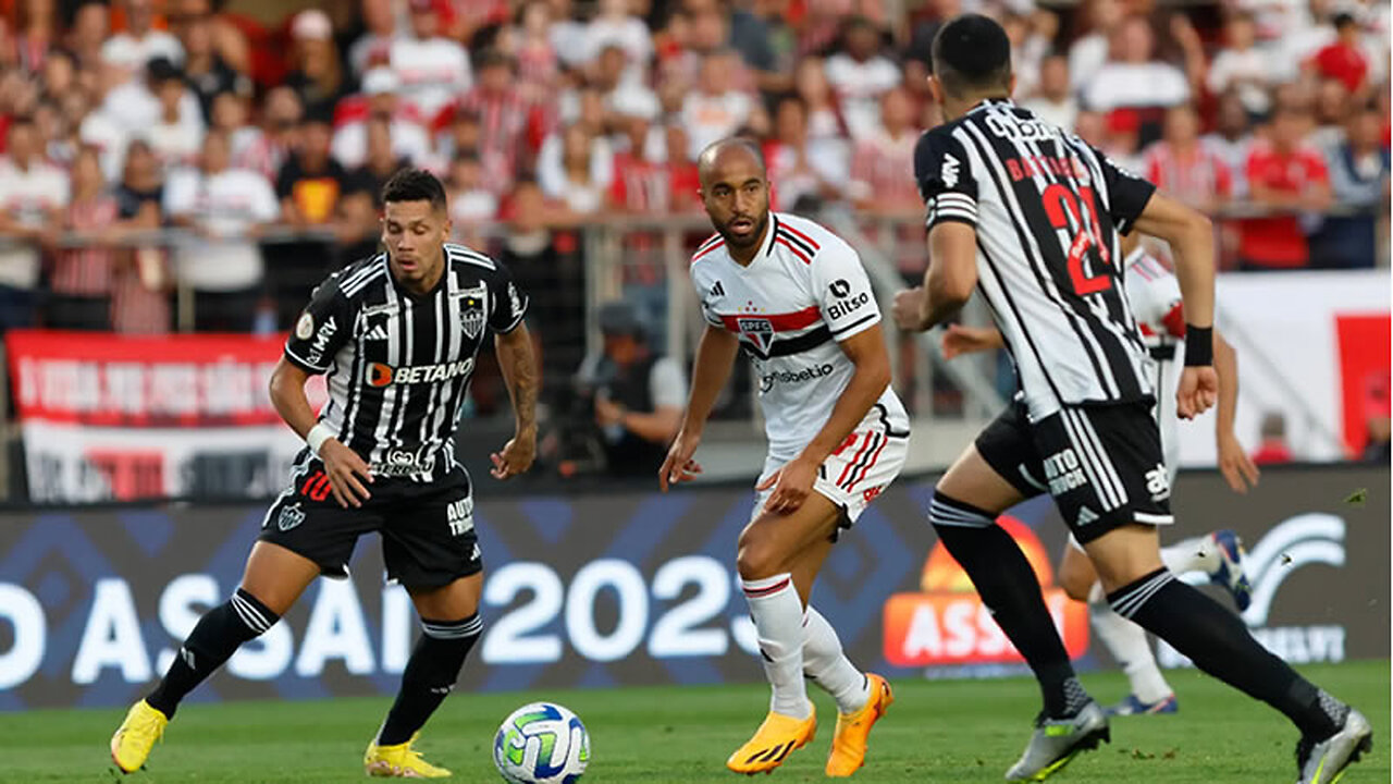 Atlético Mineiro hosts São Paulo seeking to keep title chances alive