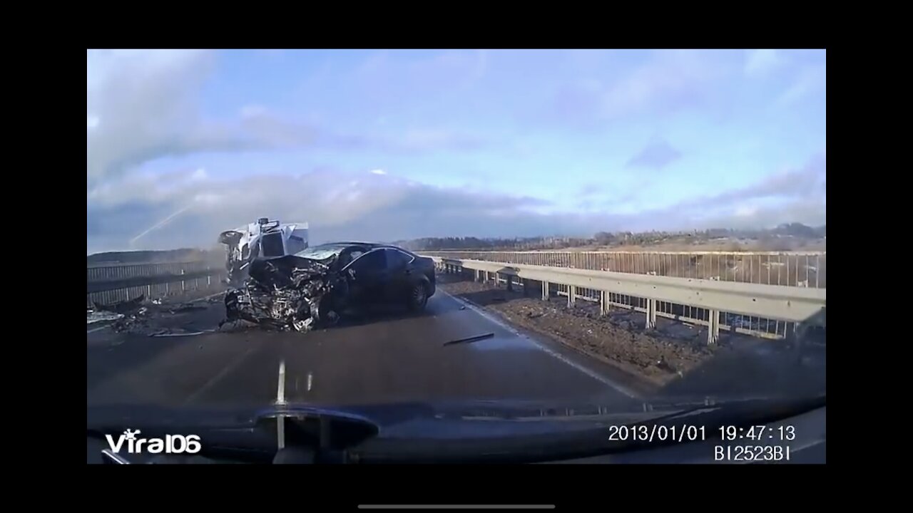 Russian car accidents montage 🙅🏻‍♂️👻 on the driveway 👮🏻‍♀️