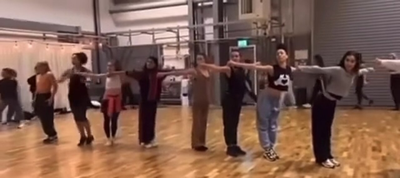 Dancer girls