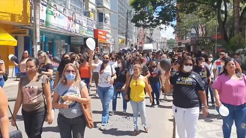 Protesto pacífico: profissionais de enfermagem e educação ganham ruas de Teófilo Otoni