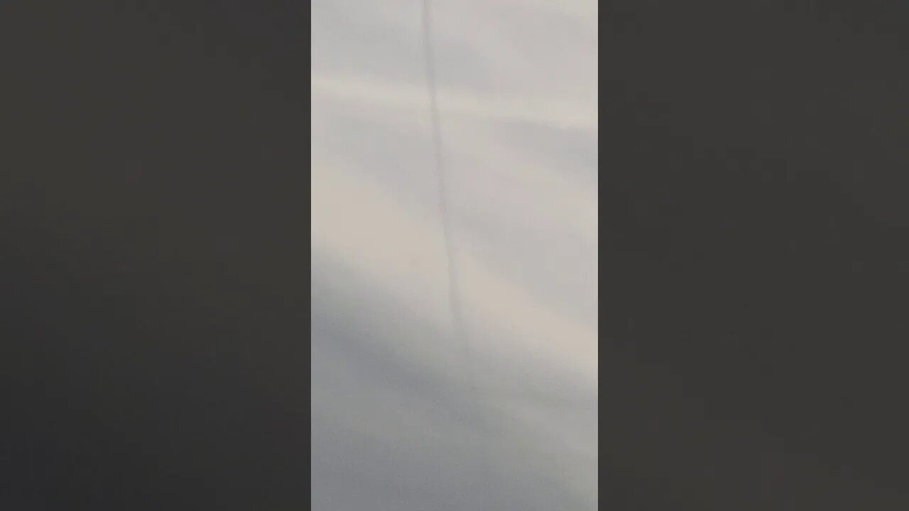 NOT A CONTRAIL but GRAY SPRAY (part one)!