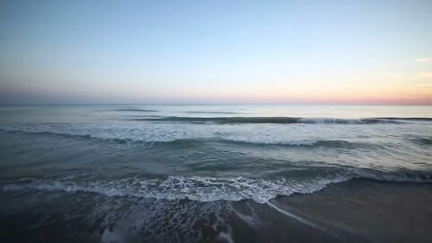 4hrs - Sea waves with some gulls sounding off. Useful for Meditation ,Sleep and Relaxation