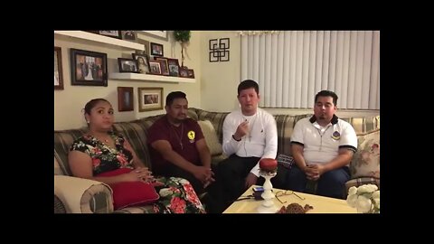 Padre Luis Toro y tres ovejas más.