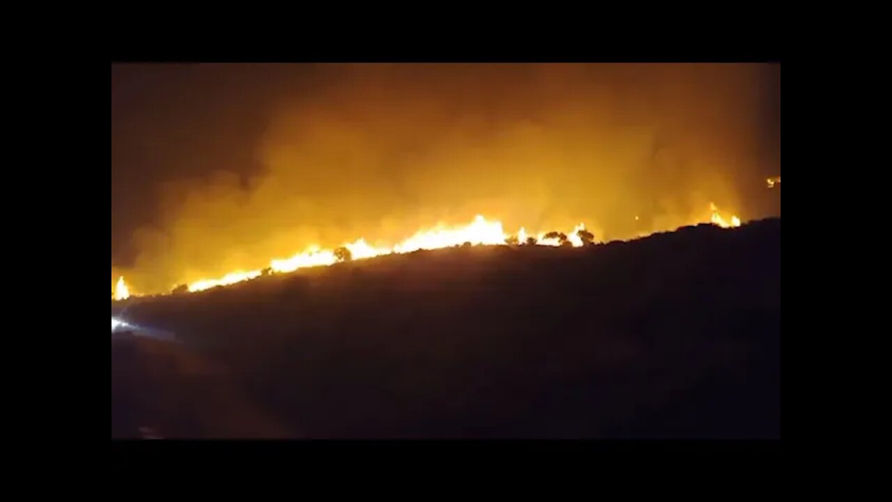 ΚΑΙΓΕΤΑΙ ΔΑΣΟΣ ΣΤΗΝ ΑΝΑΤΟΛΙΚΗ ΜΑΝΗ