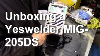 Unboxing a Yeswelder MIG 205DS