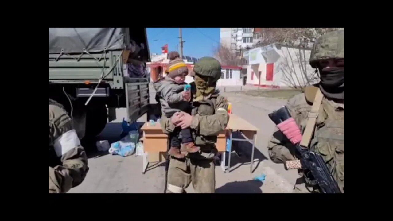 Heart-Warming Moment Caught On Camera During The Distribution Of Humanitarian Aid In Kherson