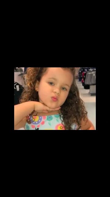 Bebê comprando roupa nova no shopping muito linda - #shorts #linda #bebe