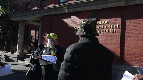 South Africa - Cape Town - Polile Toilet Protest (videos) (qUc)