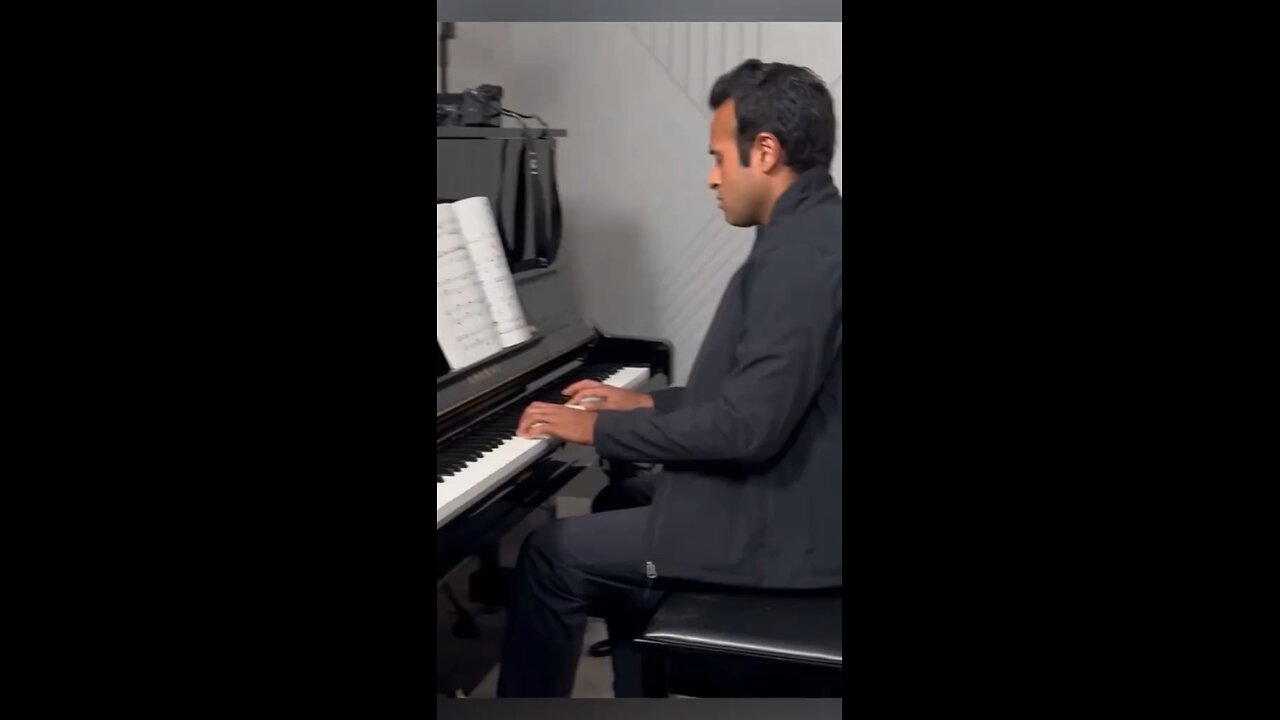 How does watching Vivek Ramaswamy play the piano make you feel?