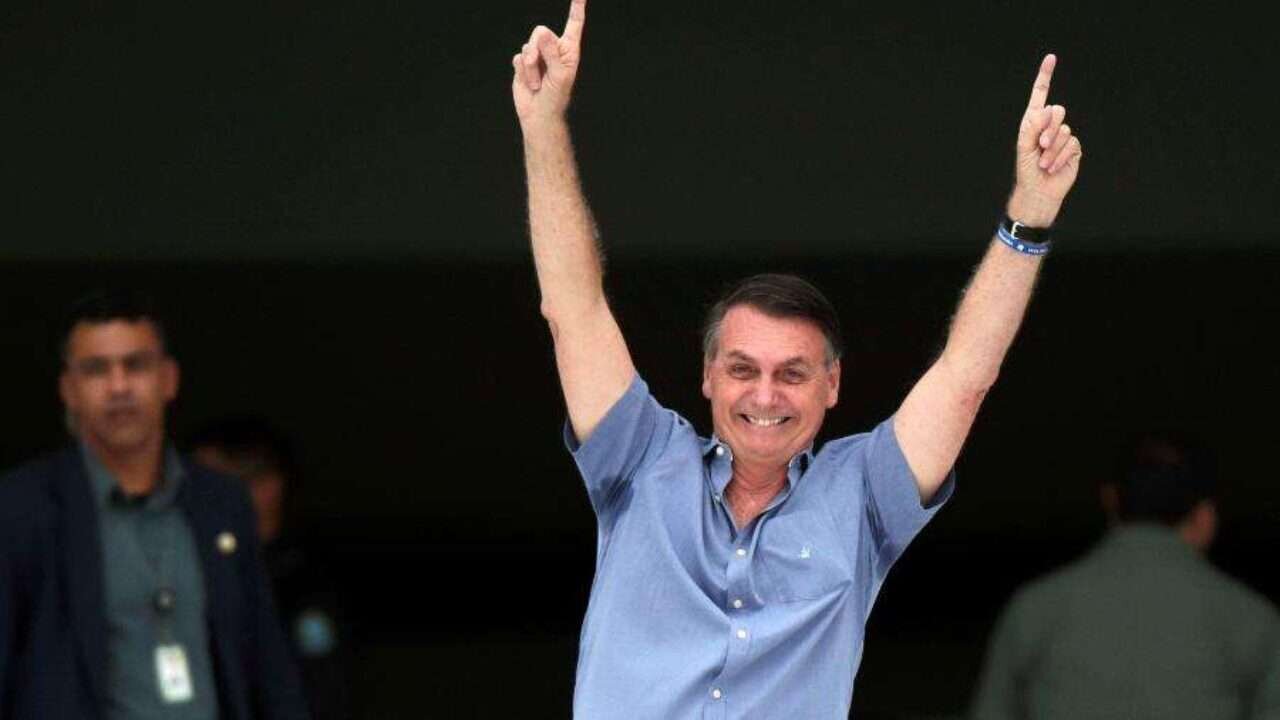 "O Bom filho a casa volta" Bolsonaro retorna ao Brasil. (23:30hs)
