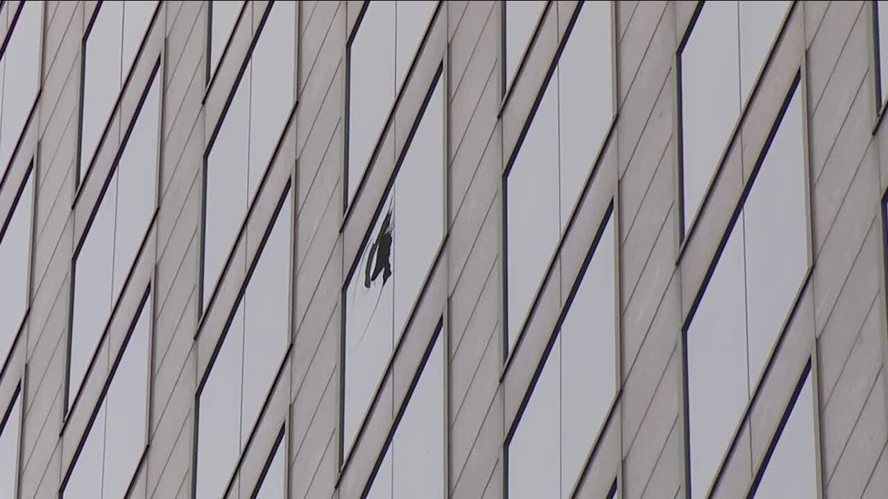 Glass falling from Tampa highrise closes Ashley Drive