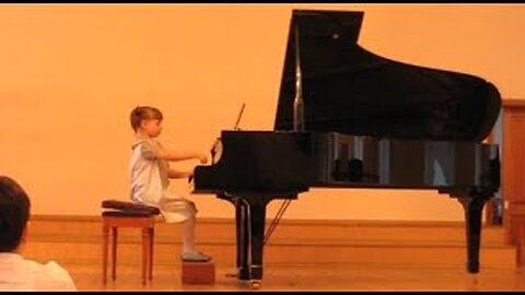 Maya Clars playing the piano