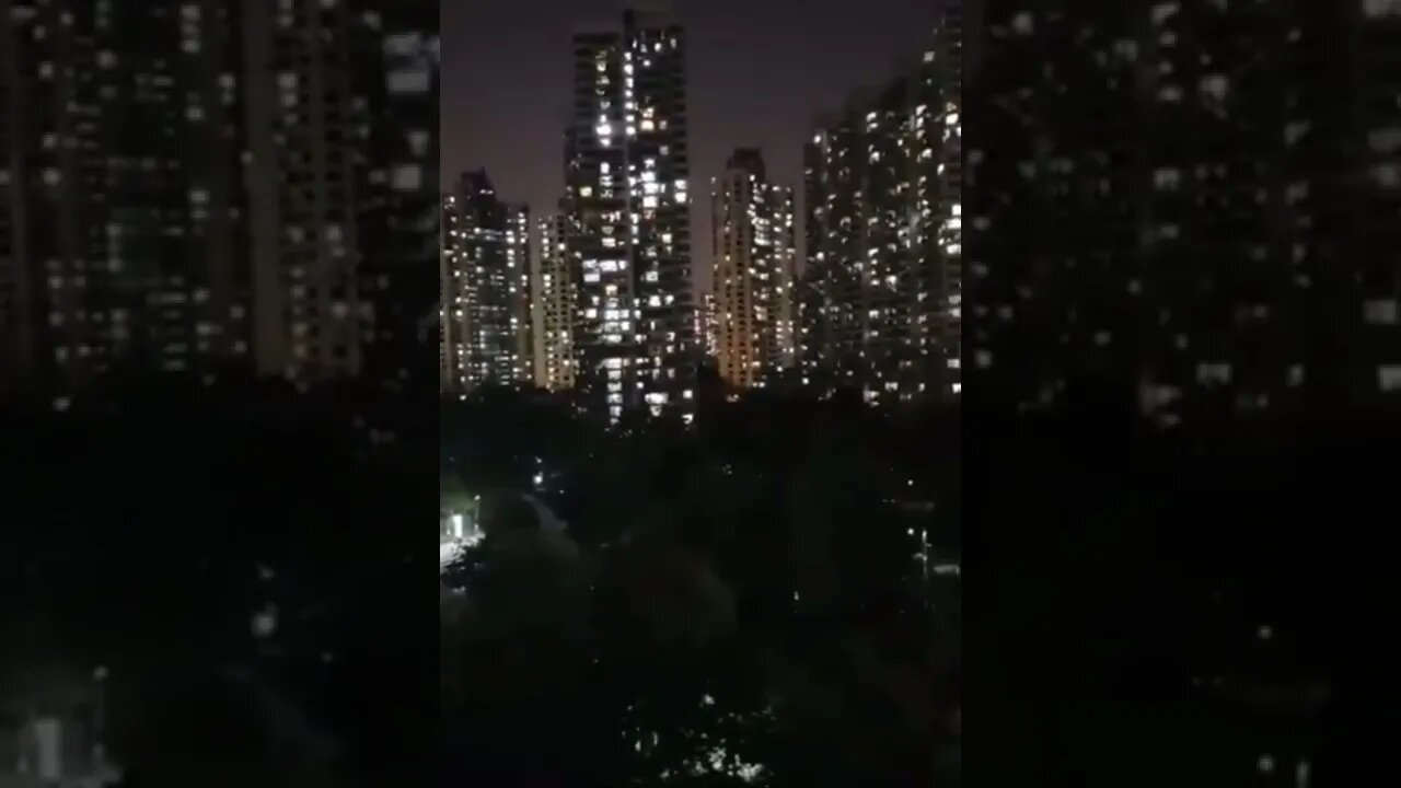 Eerie Video Shows Residents of Shanghai, China Shrieking Out Windows